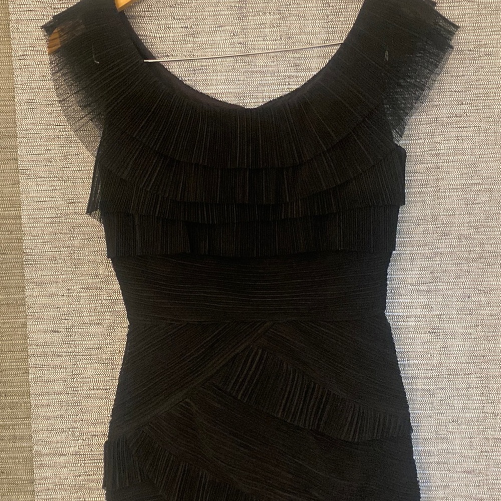 BCBG maxazria Briana black cocktail dress Sz 4